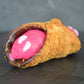 Lekkere Cannoli Geboorte J/M in roze uitvoering met voetjes, perfect voor een feestelijke gelegenheid.